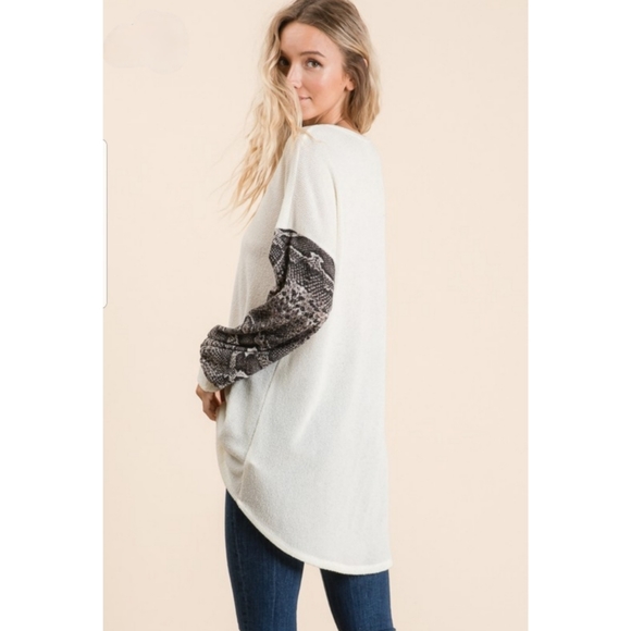 NWT Snakeskin Print Puff Sleeve Solid Cream Tunic - Picture 3 of 5